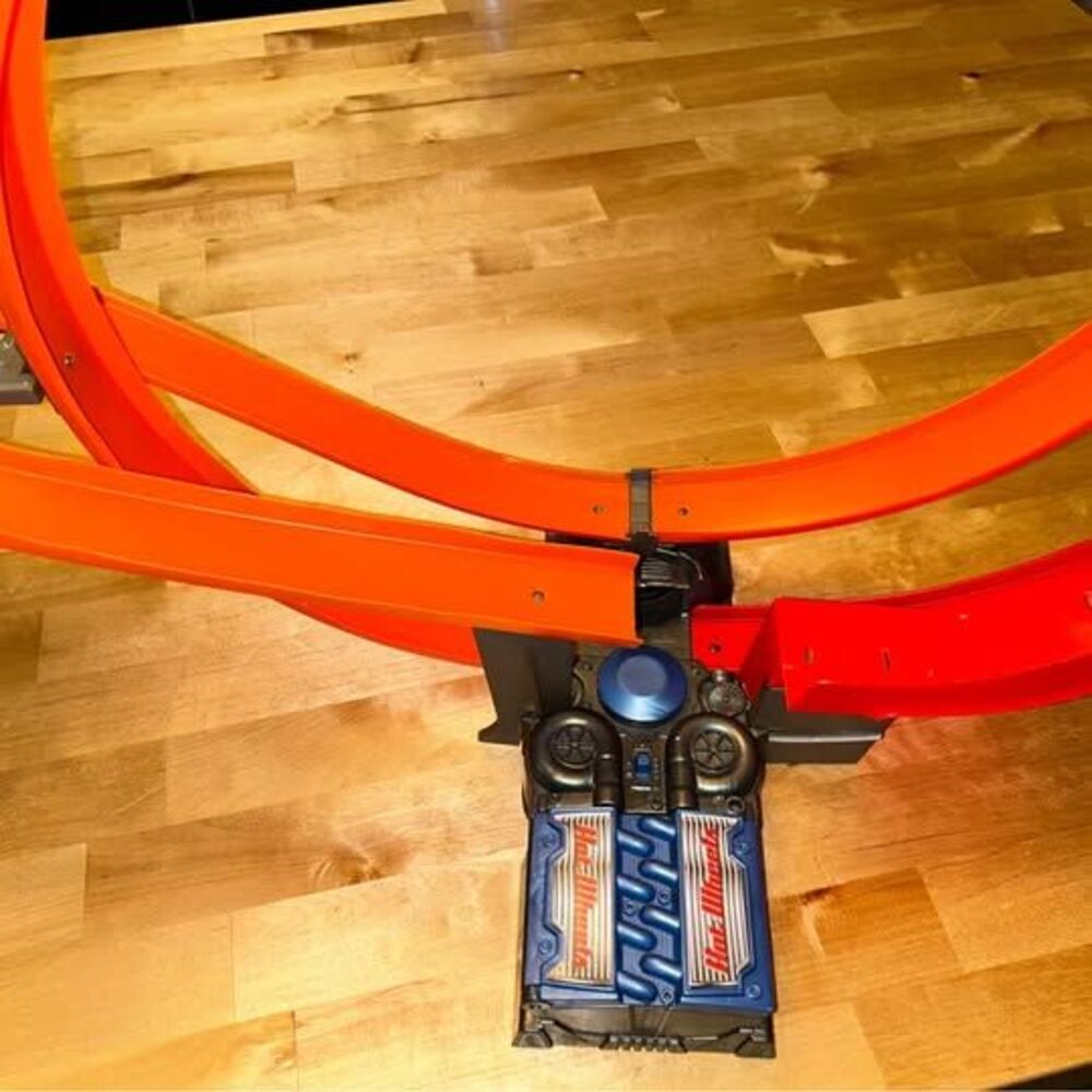 Hot Wheels Action Powered Shift Motor Raceway - Picture 3 of 5